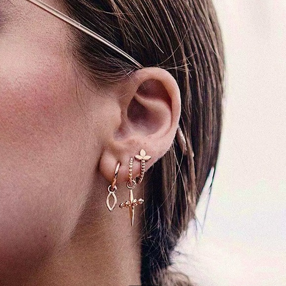 🆑10/$25🆑𝗖𝗟𝗘𝗔𝗥𝗔𝗡𝗖𝗘 3 Gold Leaf Cross Earrings Set NEW - Picture 10 of 10